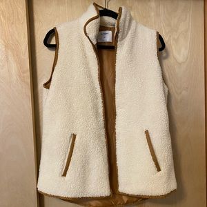 Old navy women’s cream Sherpa vest with camel lining